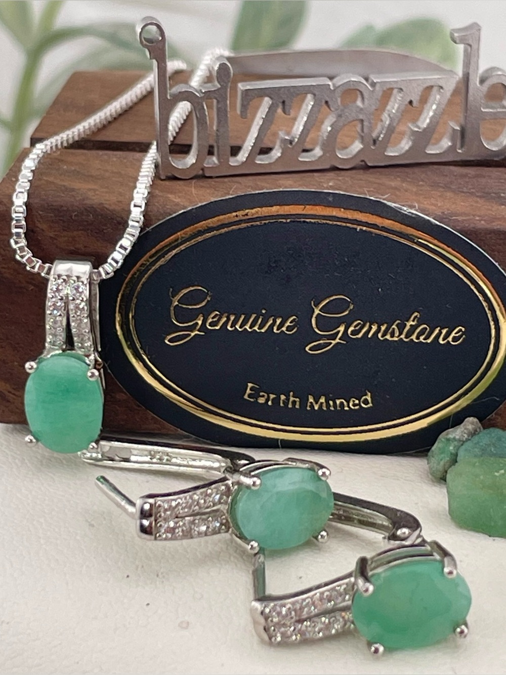4.45ct Emerald set Pendant & Earrings‼️ Topaz & 925 silver box chain necklace